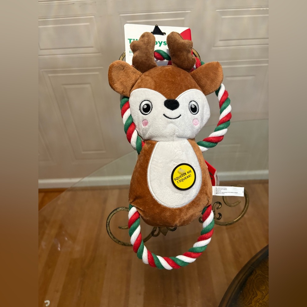 Jmle  Interactive Dog Toy 15” Very   Reindeer W/Rope  With Squeaky Dog Toy.